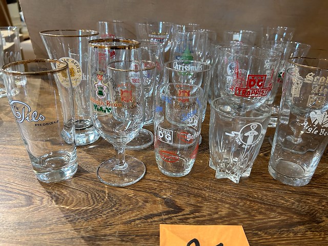 Lot bierglazen voor verzameling - afbeelding 2 van  7