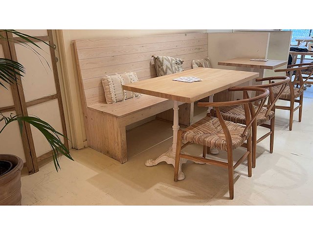 Lot binnenmeubels - tafels, stoelen en zitbanken (horeca/interieur) - afbeelding 2 van  21