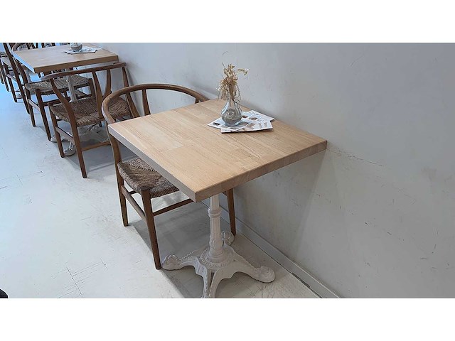 Lot binnenmeubels - tafels, stoelen en zitbanken (horeca/interieur) - afbeelding 4 van  21