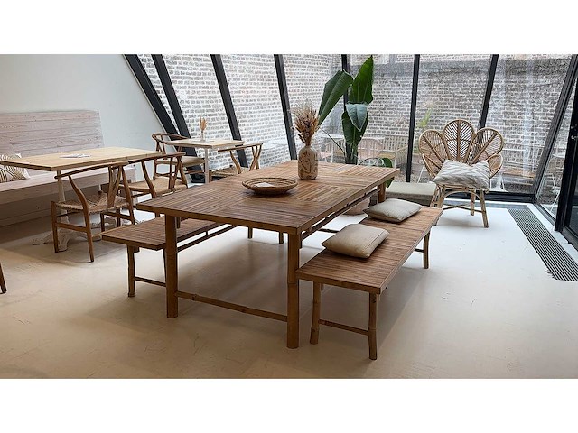 Lot binnenmeubels - tafels, stoelen en zitbanken (horeca/interieur) - afbeelding 7 van  21