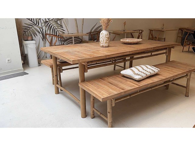 Lot binnenmeubels - tafels, stoelen en zitbanken (horeca/interieur) - afbeelding 9 van  21