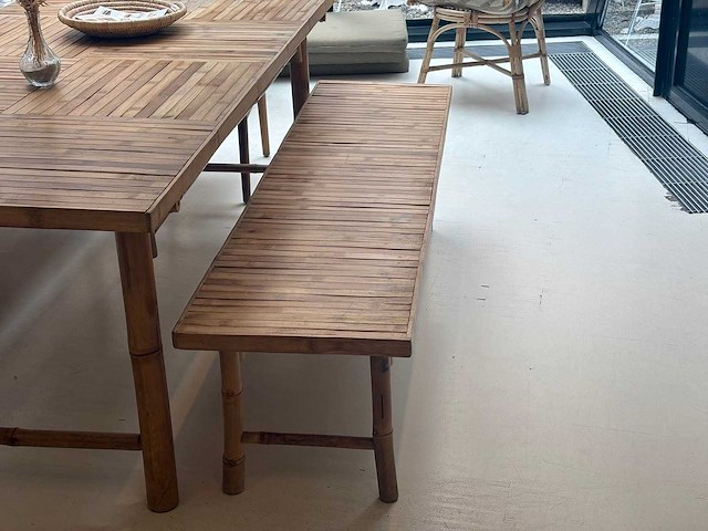 Lot binnenmeubels - tafels, stoelen en zitbanken (horeca/interieur) - afbeelding 1 van  21