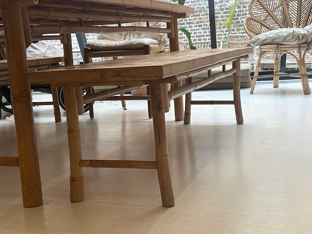 Lot binnenmeubels - tafels, stoelen en zitbanken (horeca/interieur) - afbeelding 16 van  21