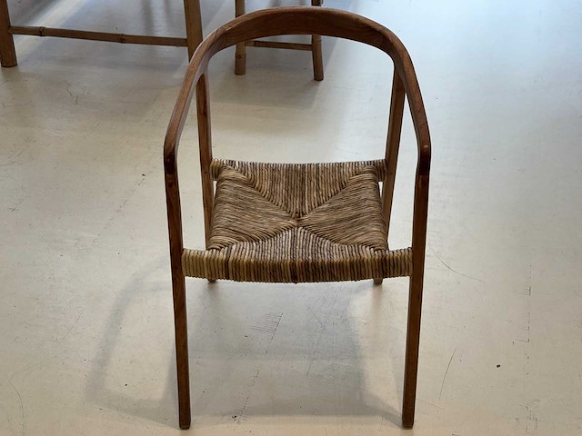 Lot binnenmeubels - tafels, stoelen en zitbanken (horeca/interieur) - afbeelding 17 van  21