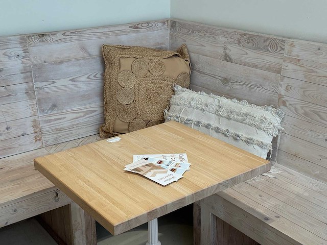 Lot binnenmeubels - tafels, stoelen en zitbanken (horeca/interieur) - afbeelding 18 van  21