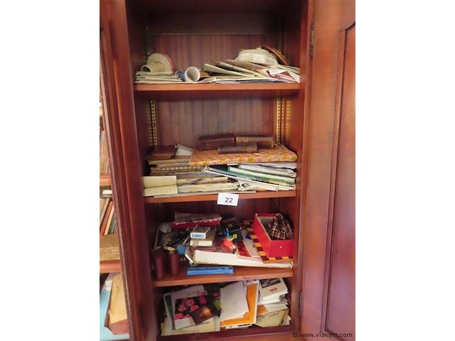 Lot boeken en diversen volgens foto - afbeelding 2 van  3