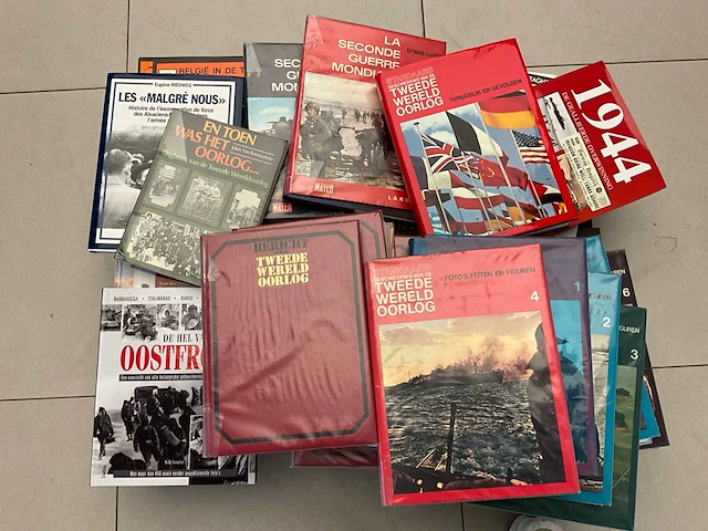 Lot boeken tweede wereldoorlog — geschiedenis in beeld en woord - afbeelding 2 van  6
