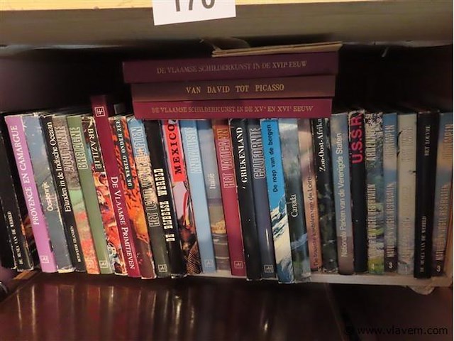 Lot boeken volgens foto's - afbeelding 2 van  3