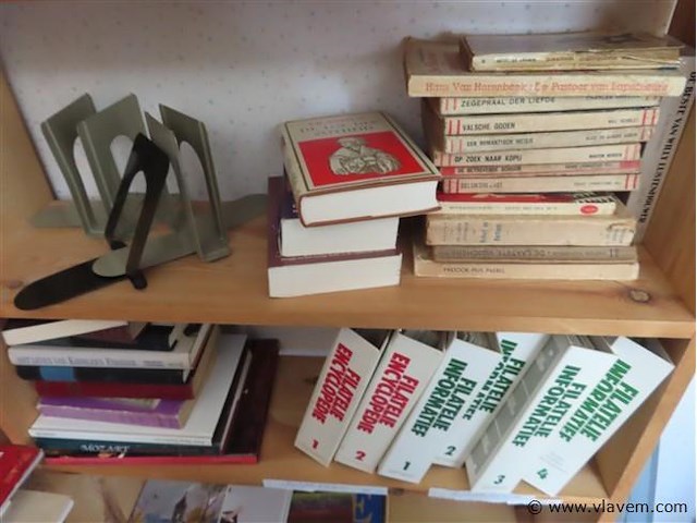 Lot boeken volgens foto's - afbeelding 3 van  5