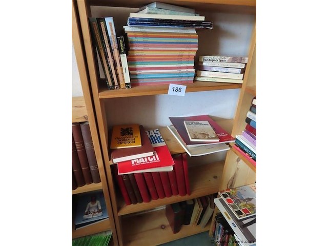 Lot boeken volgens foto's - afbeelding 1 van  4