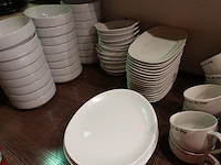 Lot borden: plat, diep, soep en onderzetbordjes - afbeelding 3 van  11