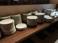 Lot borden: plat, diep, soep en onderzetbordjes