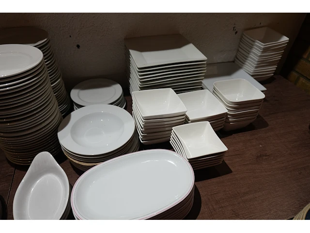 Lot borden: plat, diep, soep en onderzetbordjes - afbeelding 6 van  11