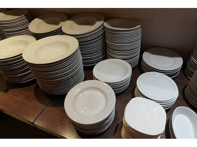 Lot borden: plat, diep, soep en onderzetbordjes - afbeelding 8 van  11