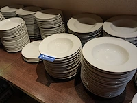 Lot borden: plat, diep, soep en onderzetbordjes - afbeelding 9 van  11