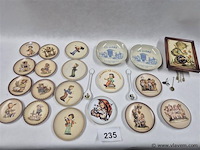 Lot bordjes, klokje, lepels…. - afbeelding 1 van  5