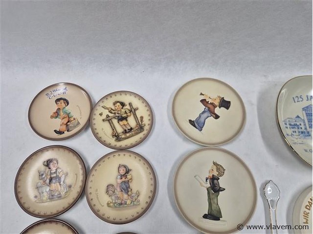 Lot bordjes, klokje, lepels…. - afbeelding 2 van  5