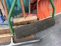 Lot borstels & schop & sponsroller - afbeelding 4 van  8