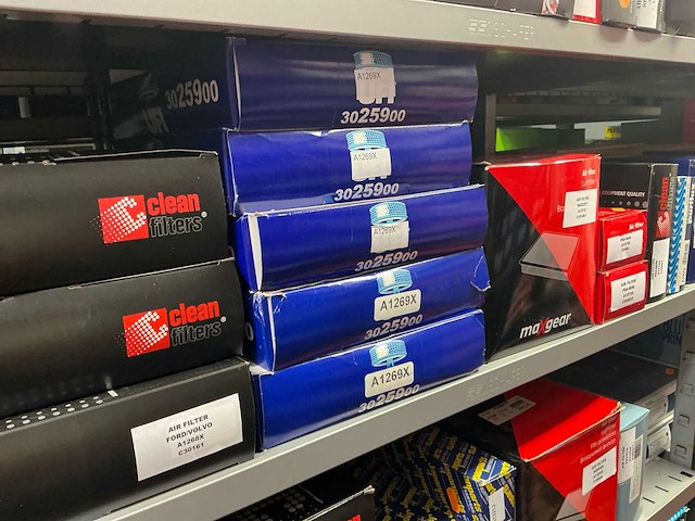 Lot brandstof, lucht en oliefilters - afbeelding 10 van  36