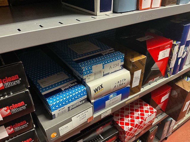 Lot brandstof, lucht en oliefilters - afbeelding 33 van  37