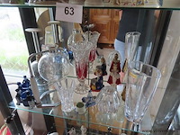 Lot brocante in de vitrinekast - afbeelding 2 van  4