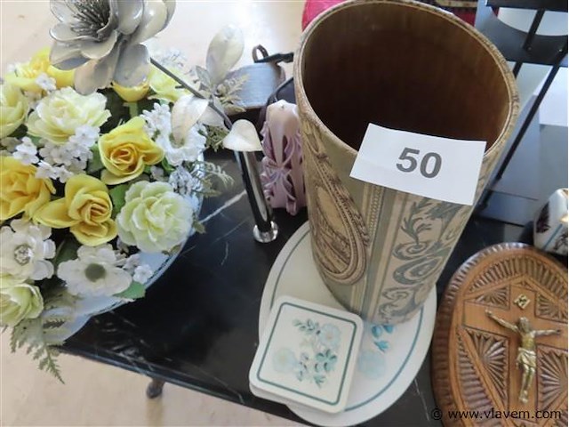 Lot brocante op de tafel volgens foto's - afbeelding 3 van  5