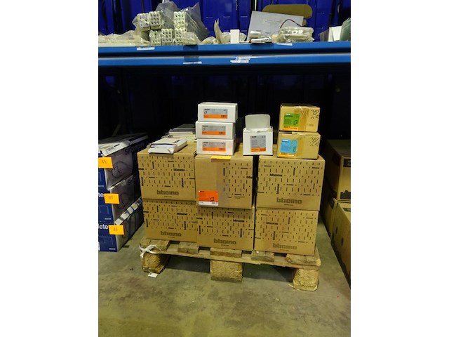 Lot bticino - afbeelding 1 van  8