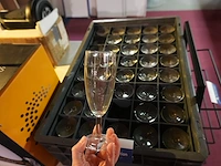 Lot champagneglazen (ca. 40 stuks) met bak