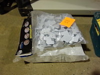 Lot clips, tegelkruisjes en tegelnivelleerwiggen - afbeelding 1 van  2