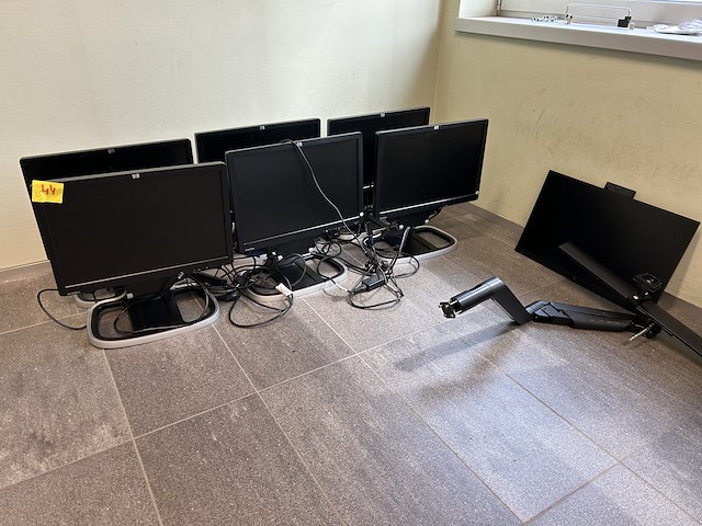 Lot computerschermen (7) - afbeelding 1 van  3