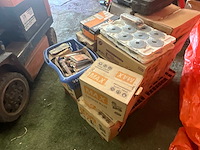 Lot dakbevestings materiaal - afbeelding 8 van  9
