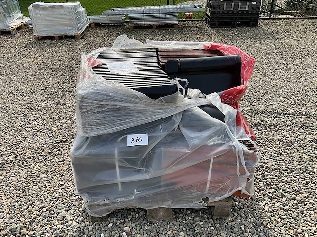 Lot dakpannen 100stuks zwart koramic - afbeelding 1 van  3