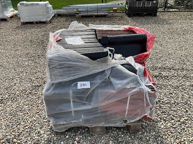 Lot dakpannen 100stuks zwart koramic - afbeelding 1 van  3