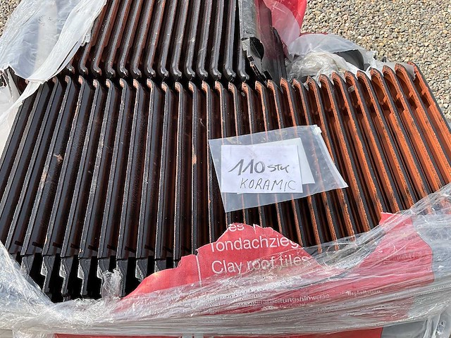 Lot dakpannen 100stuks zwart koramic - afbeelding 2 van  3
