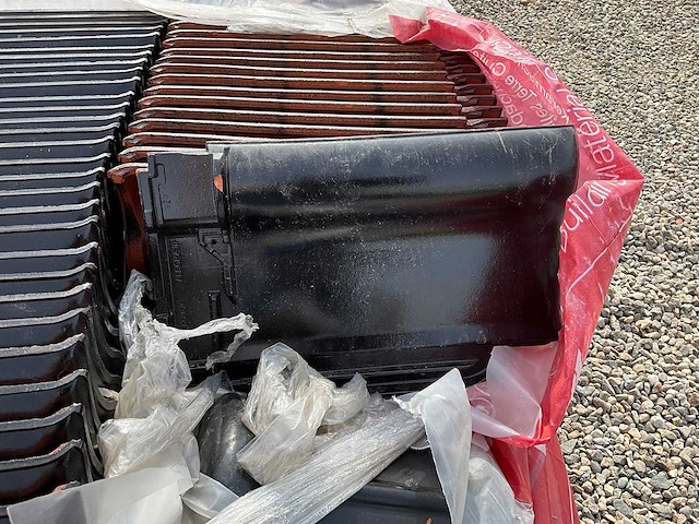 Lot dakpannen 100stuks zwart koramic - afbeelding 3 van  3