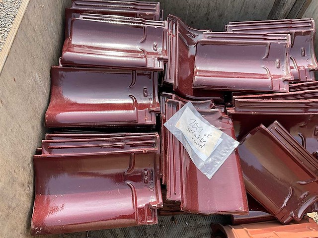 Lot dakpannen 350st rood gelakt - afbeelding 1 van  3