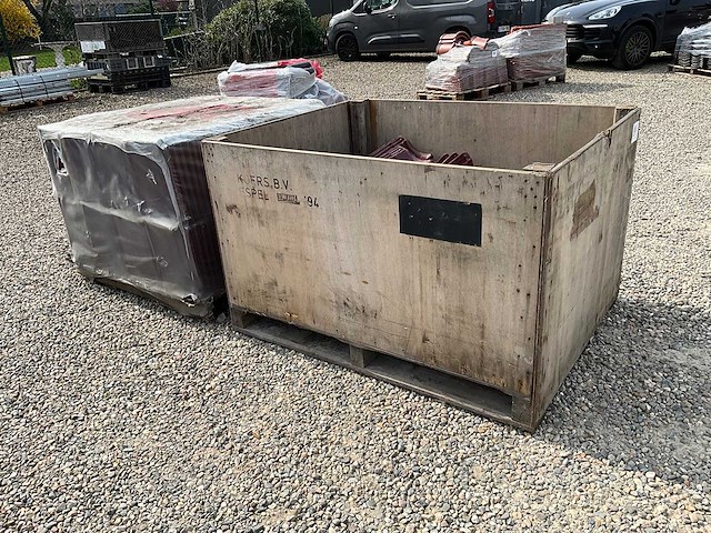 Lot dakpannen 350st rood gelakt - afbeelding 2 van  3