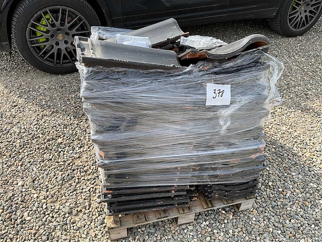 Lot dakpannen holstein plus 80stuks zwart - afbeelding 1 van  3