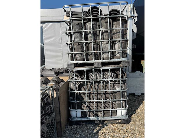 Lot dakpannen monier 2000stuks - afbeelding 8 van  9