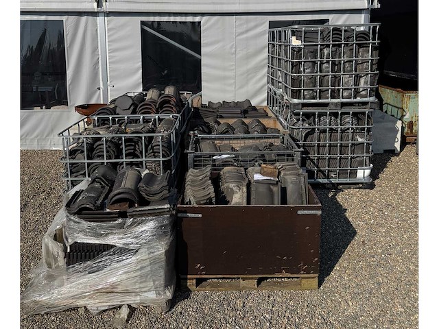 Lot dakpannen monier 2000stuks - afbeelding 1 van  8