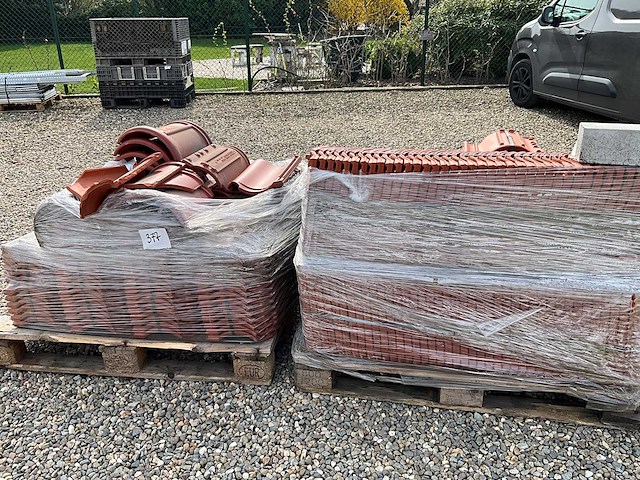 Lot dakpannen rood 280stuks - afbeelding 1 van  4