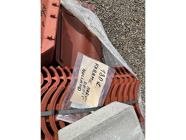 Lot dakpannen rood 280stuks - afbeelding 3 van  4