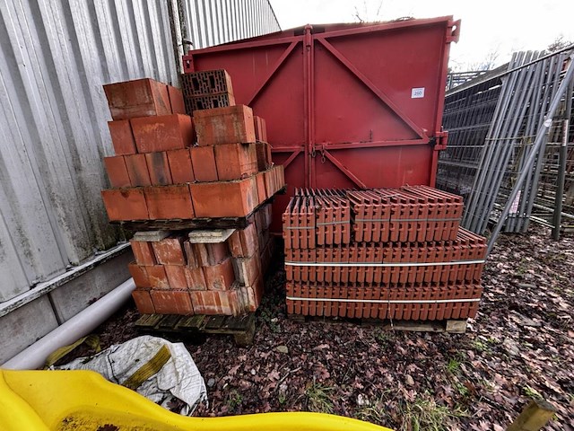 Lot dakpannen & stenen - afbeelding 1 van  5