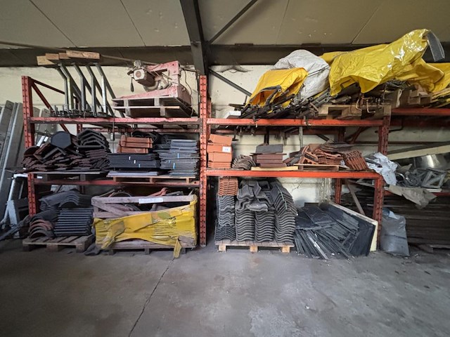 Lot dakpannen+restinhoud+stellng - afbeelding 1 van  17