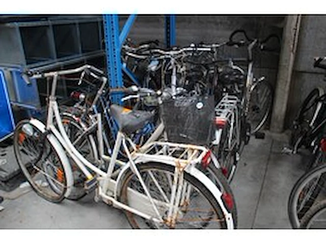Lot damesfietsen - afbeelding 1 van  5