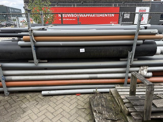 Lot div buizen - afbeelding 1 van  2