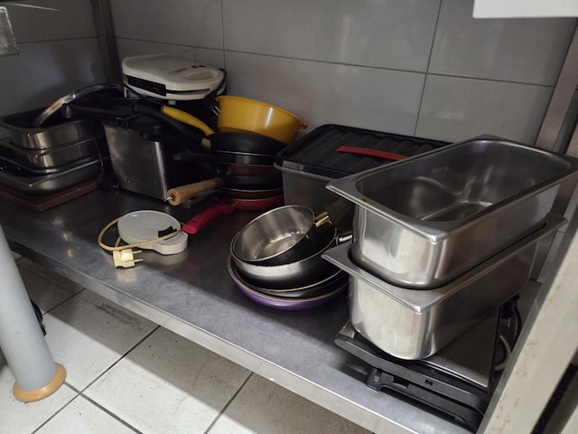 Lot div potten en pannen - afbeelding 1 van  2