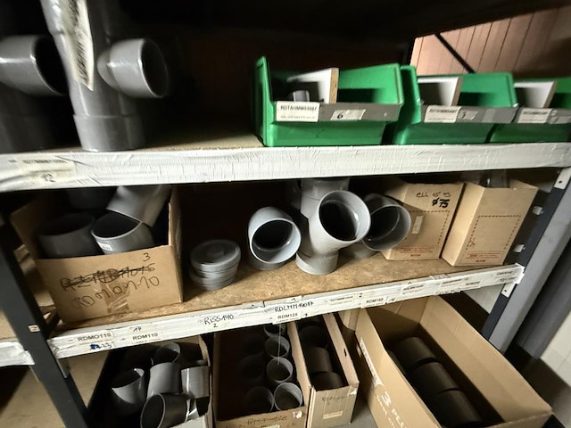 Lot div pvc koppelstukken & bochten - afbeelding 15 van  34