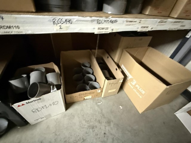 Lot div pvc koppelstukken & bochten - afbeelding 16 van  34