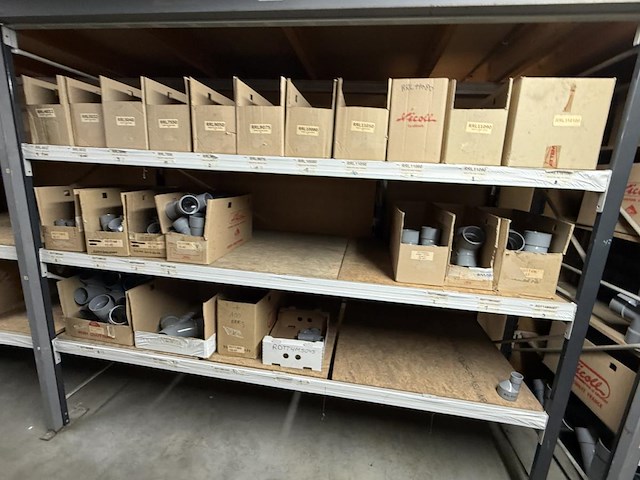 Lot div pvc koppelstukken & bochten - afbeelding 18 van  34